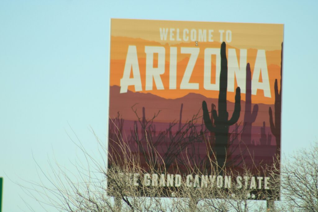Road sign reading "Welcome to Arizona the Grand Canyon State"